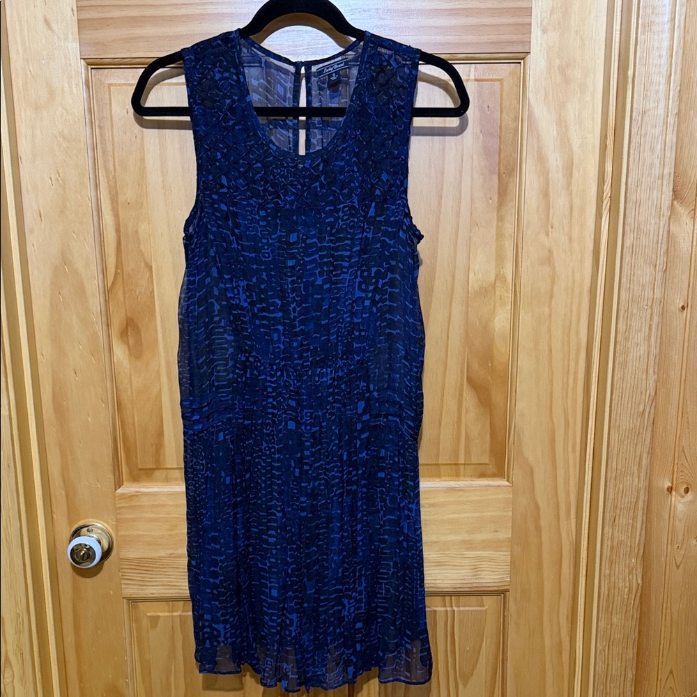 Lucky Brand Navy Sheer Sleeveless Geometric Print Dress Flutter Hem. Size Small.